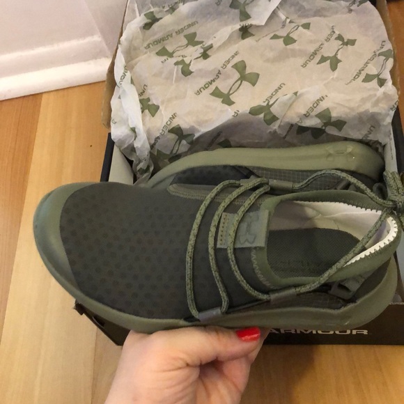 Brand new under Armour gps infinity sneakers - Picture 2 of 4